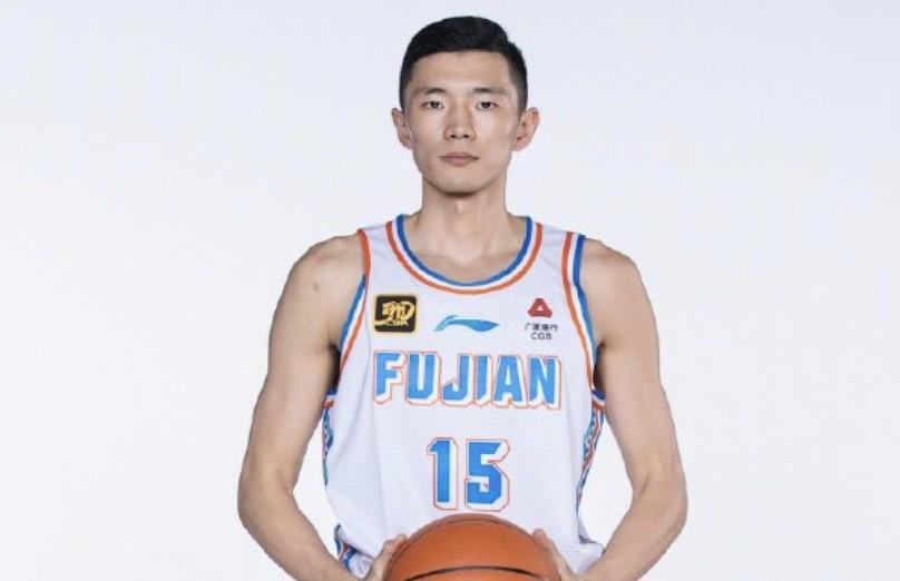 鲁媒：陈林坚明日抵达济南体检，如试训顺利将加盟山东男篮