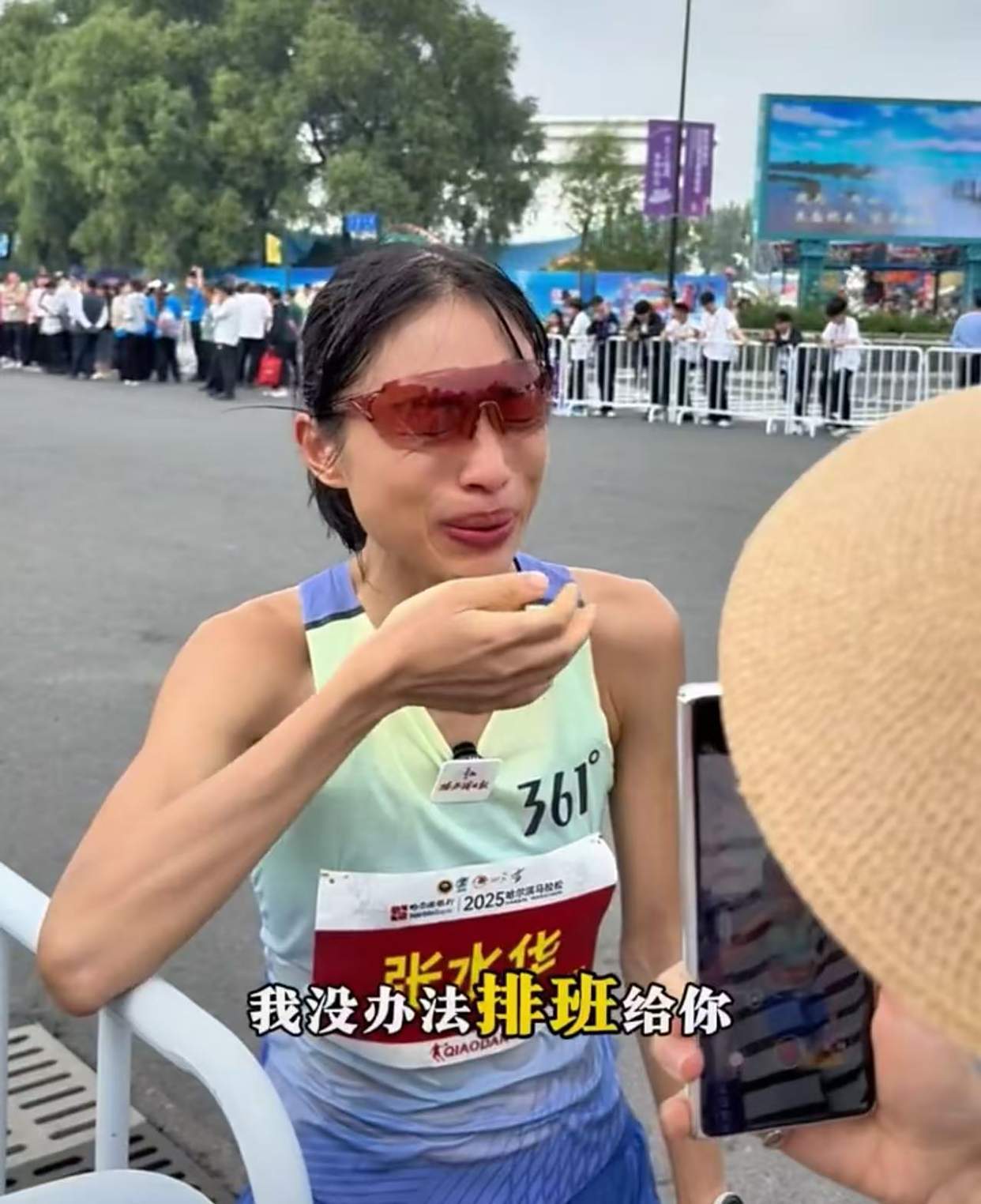 最快女护士哭诉领导苛刻，行程和奖金曝光，同事发声，谴责声一片